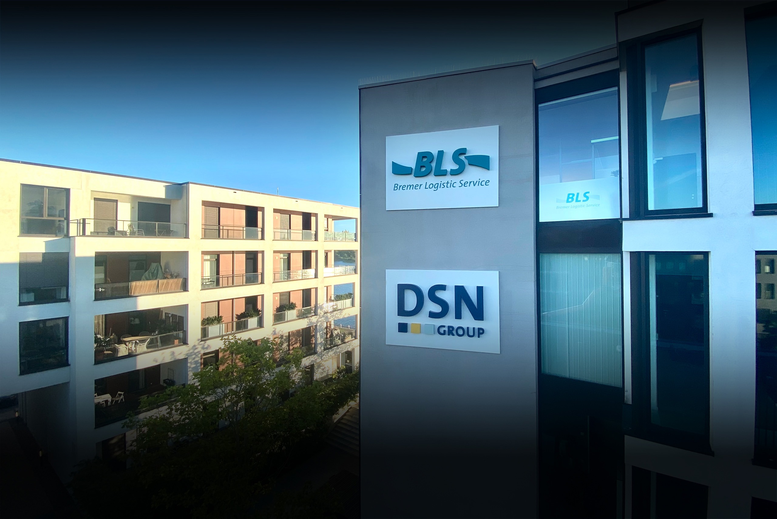 Referenz Außenwerbung Reliefbuchstaben BLS und DSN Group