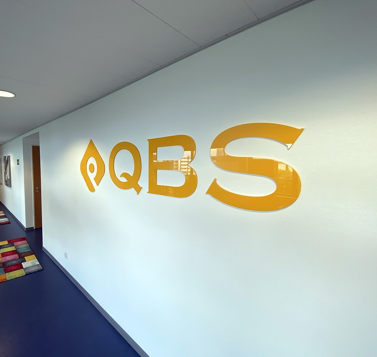 Reliefbuchstaben / Kontur-Logo aus Plexiglas